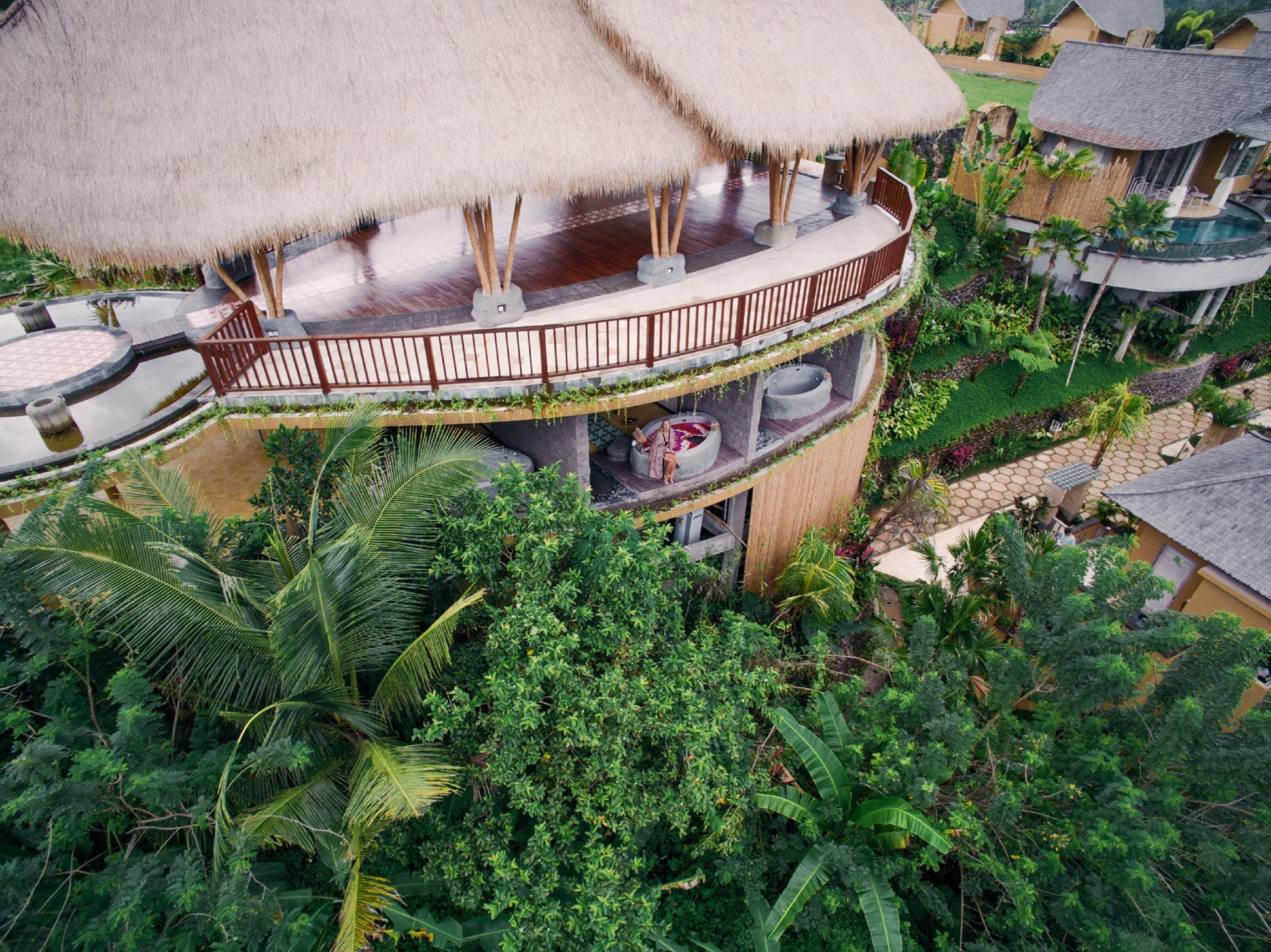 Отель Wapa Di Ume Sidemen Сидемен Экстерьер фото The resort's Treehouse Villas