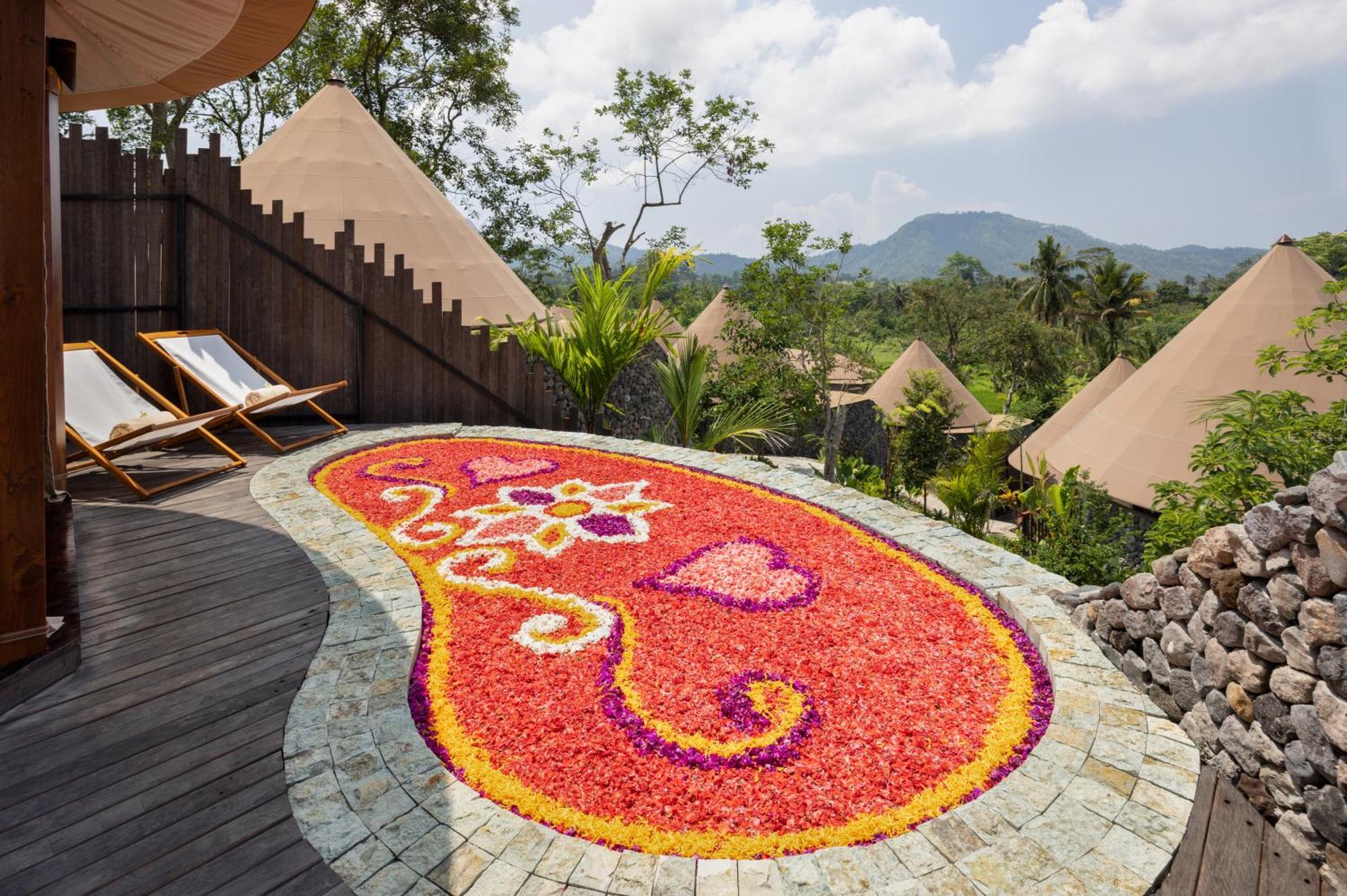 Отель Wapa Di Ume Sidemen Сидемен Экстерьер фото A pookkalam at a resort in Kerala