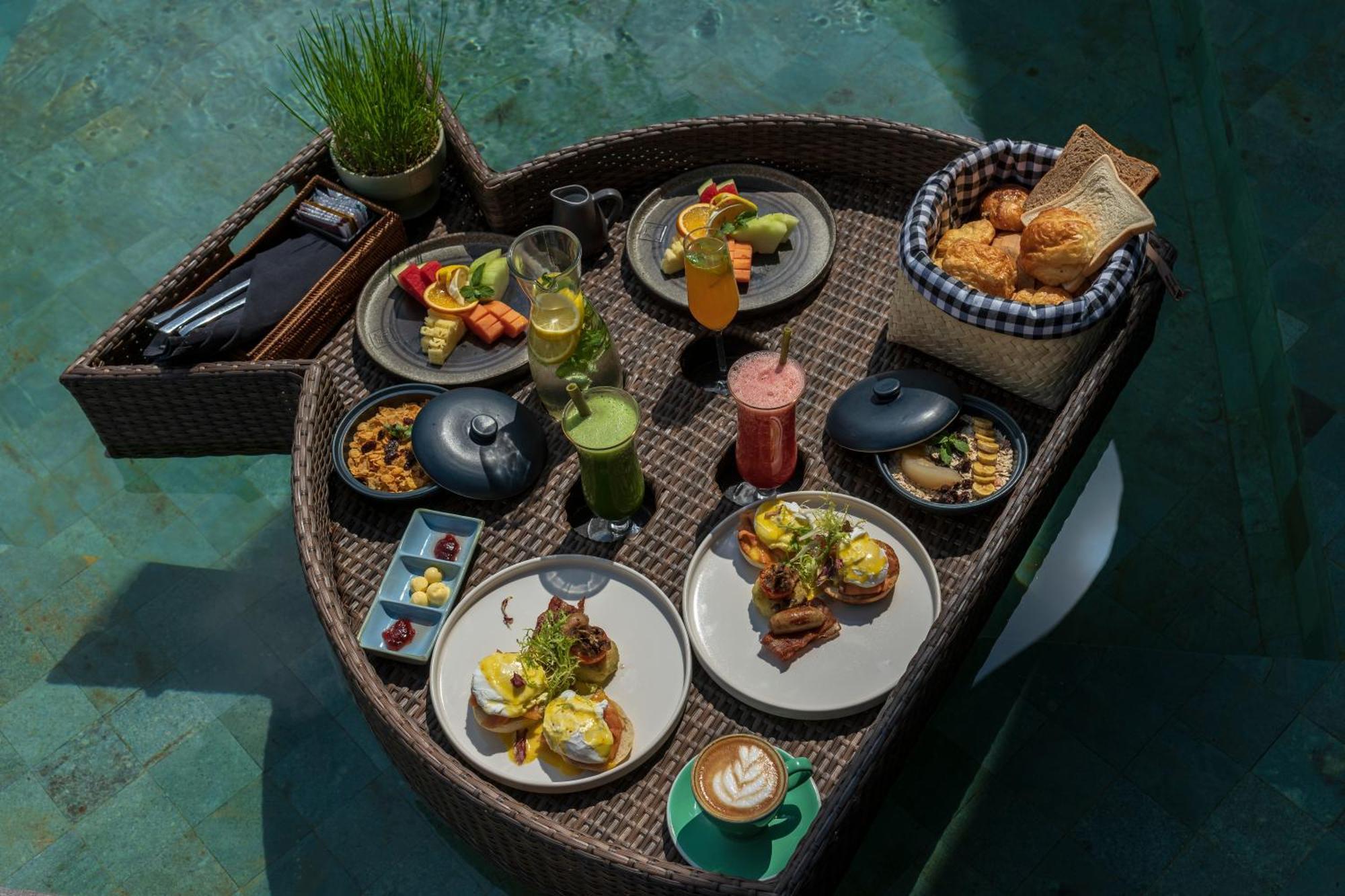 Отель Wapa Di Ume Sidemen Сидемен Экстерьер фото A floating breakfast at Alila Villas Uluwatu