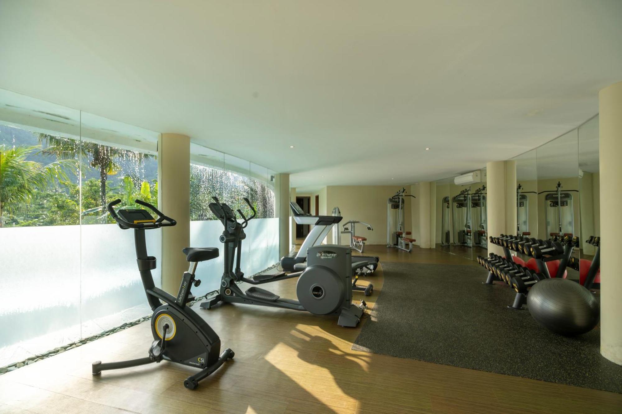 Отель Wapa Di Ume Sidemen Сидемен Экстерьер фото The gym at the hotel