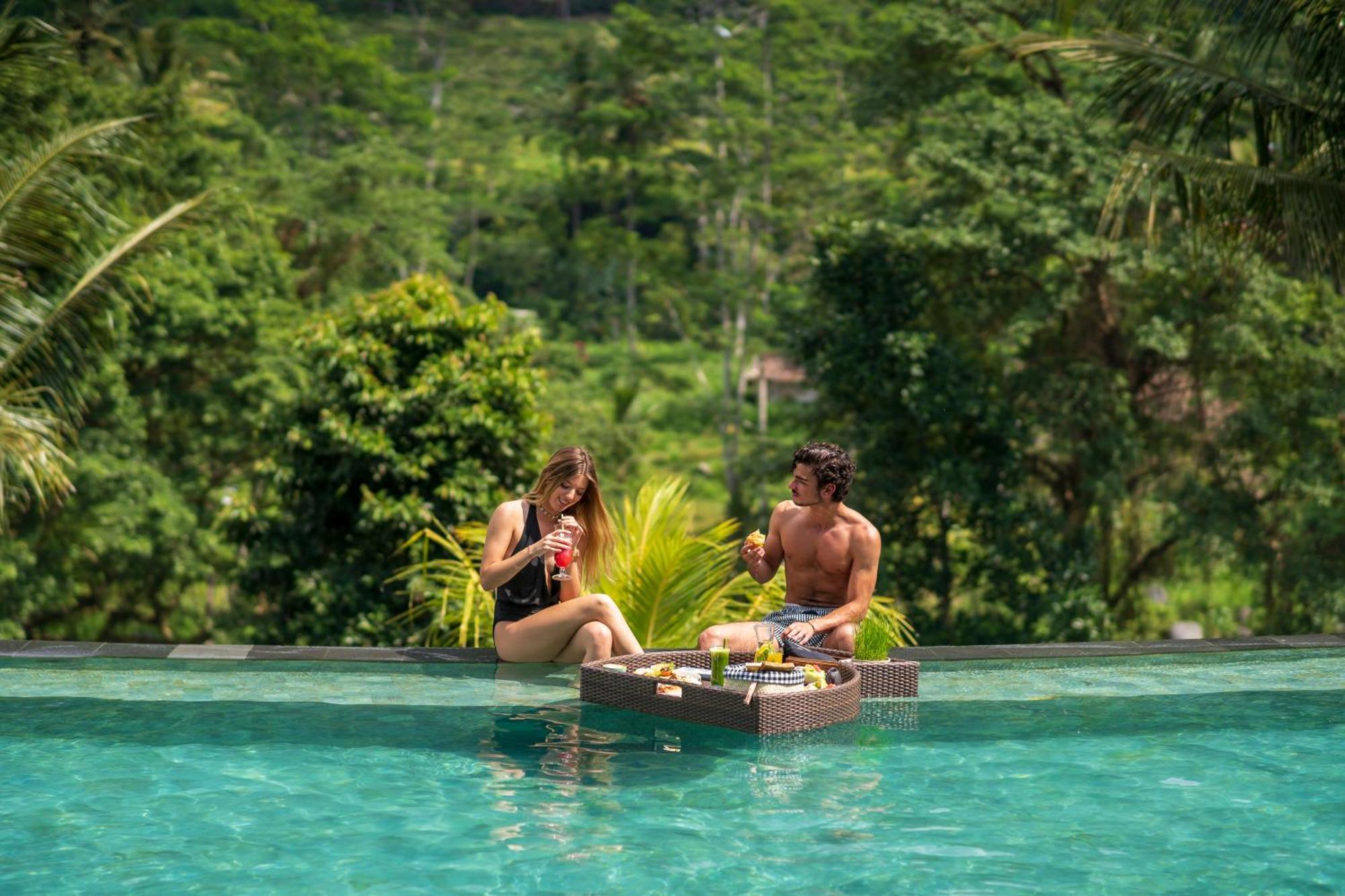 Отель Wapa Di Ume Sidemen Сидемен Экстерьер фото Floating breakfast at Alila Ubud