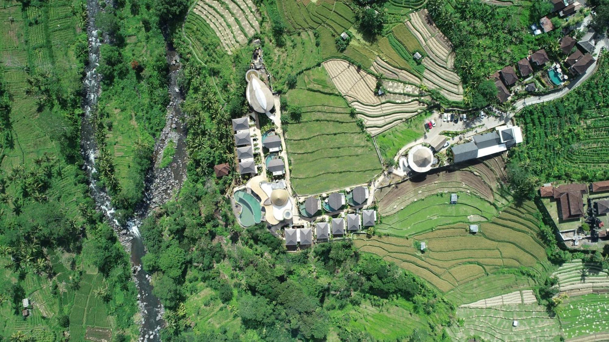 Отель Wapa Di Ume Sidemen Сидемен Экстерьер фото Aerial view of the village