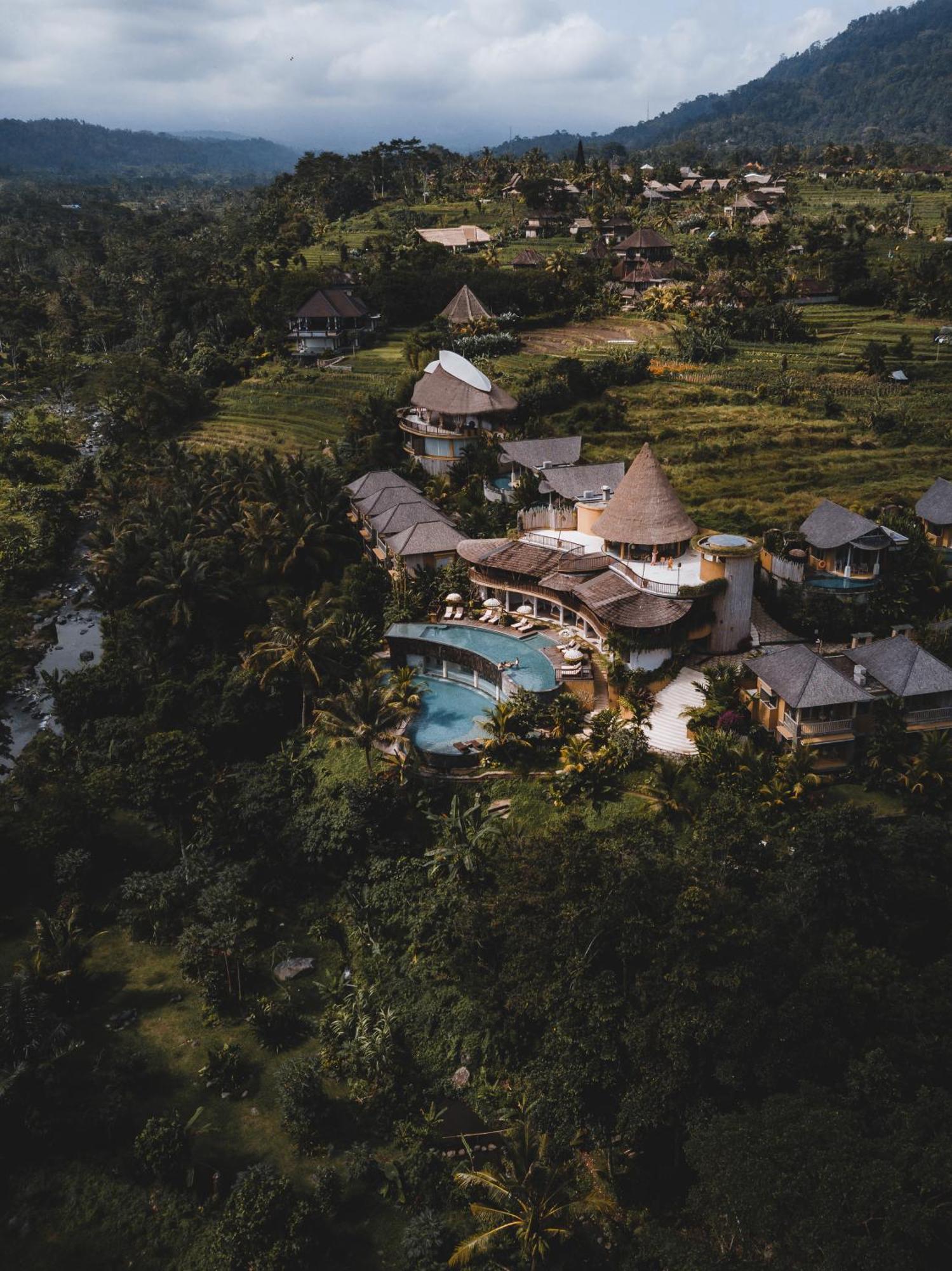 Отель Wapa Di Ume Sidemen Сидемен Экстерьер фото Aerial view of the resort