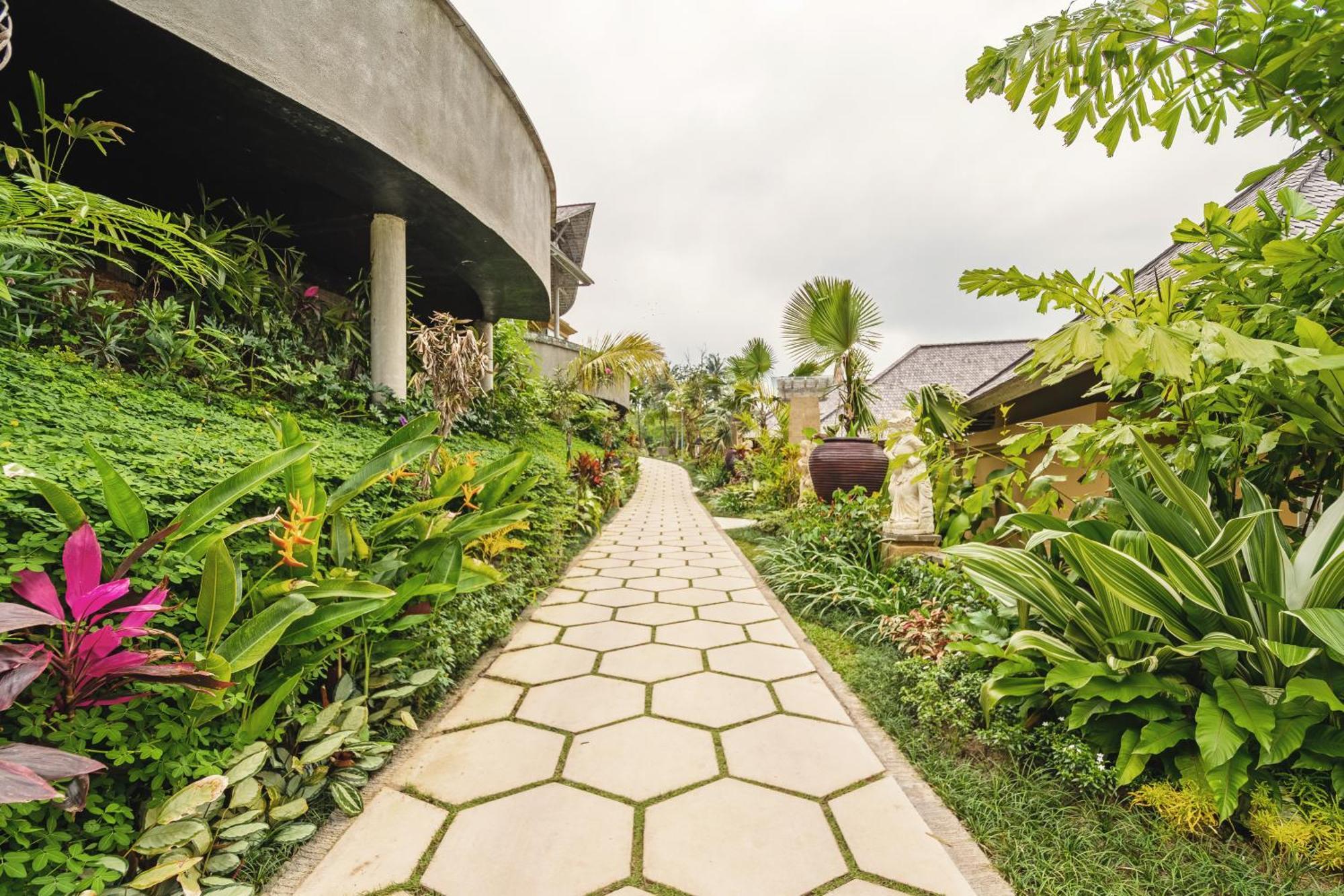 Отель Wapa Di Ume Sidemen Сидемен Экстерьер фото The path to the spa