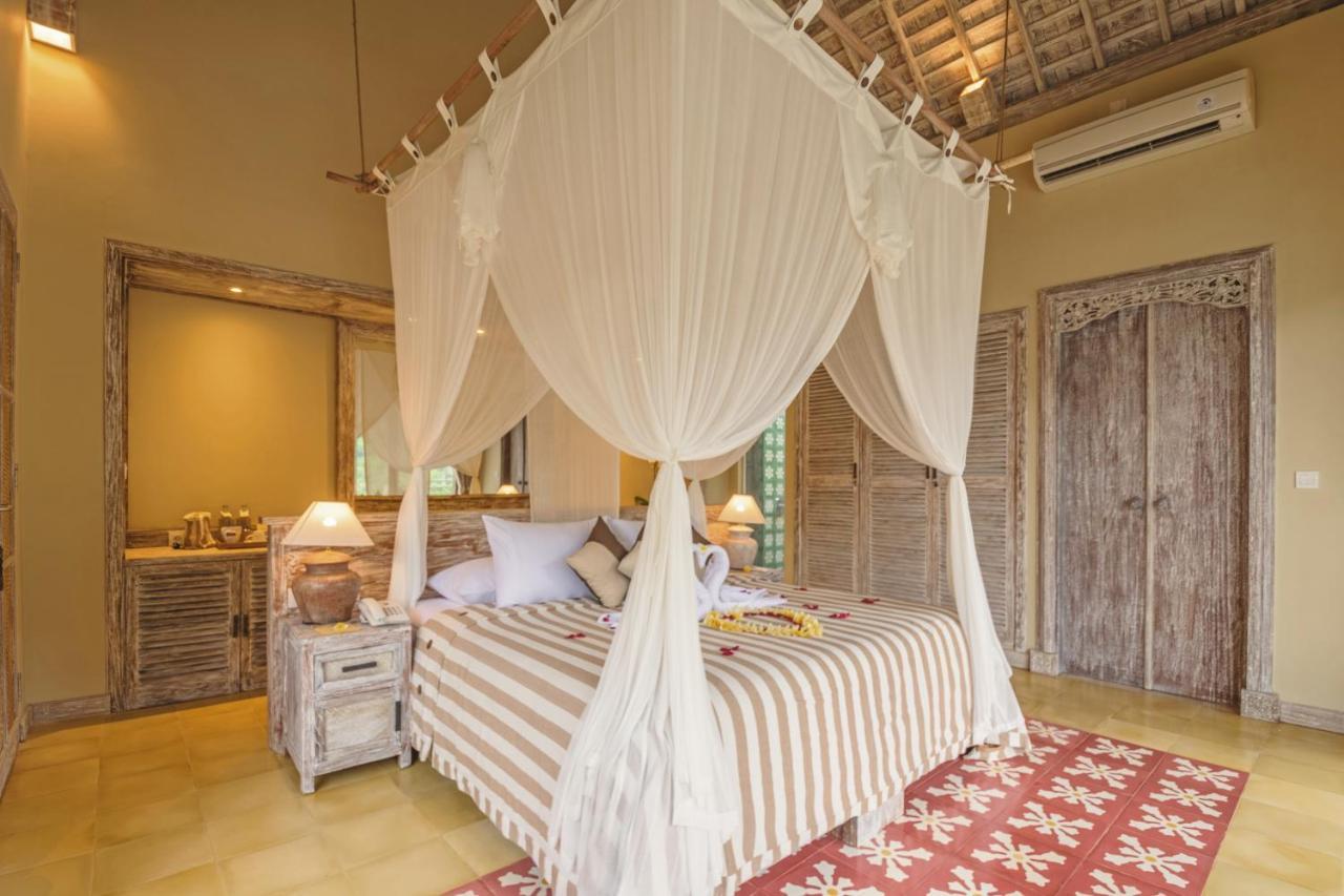 Отель Wapa Di Ume Sidemen Сидемен Экстерьер фото A bed with a mosquito net